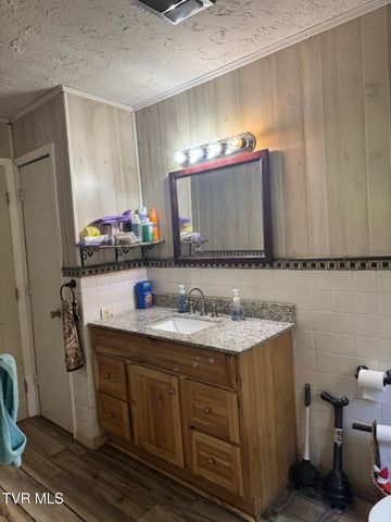 250 Valley View, Lebanon, VA 24266