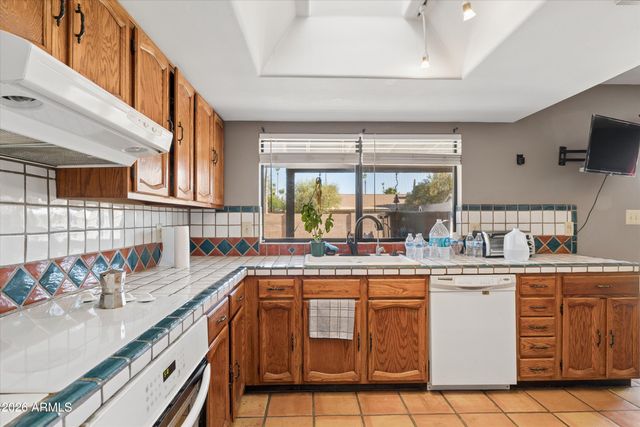 4921 E Winchcomb Drive, Scottsdale, AZ 85254