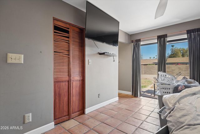 4921 E Winchcomb Drive, Scottsdale, AZ 85254