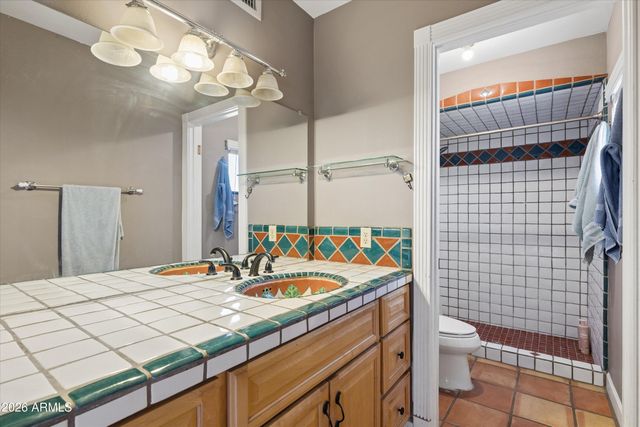 4921 E Winchcomb Drive, Scottsdale, AZ 85254