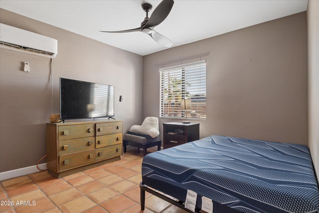 4921 E Winchcomb Drive, Scottsdale, AZ 85254