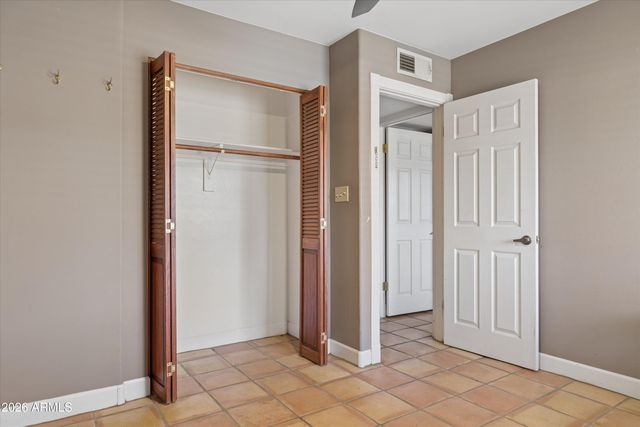 4921 E Winchcomb Drive, Scottsdale, AZ 85254