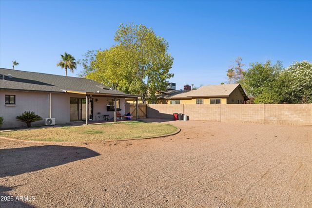 4921 E Winchcomb Drive, Scottsdale, AZ 85254