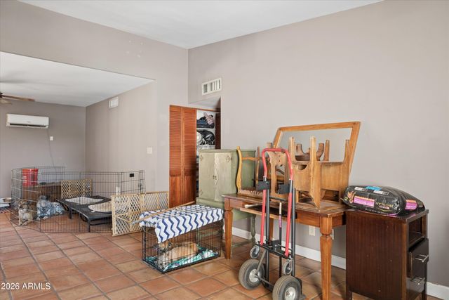 4921 E Winchcomb Drive, Scottsdale, AZ 85254