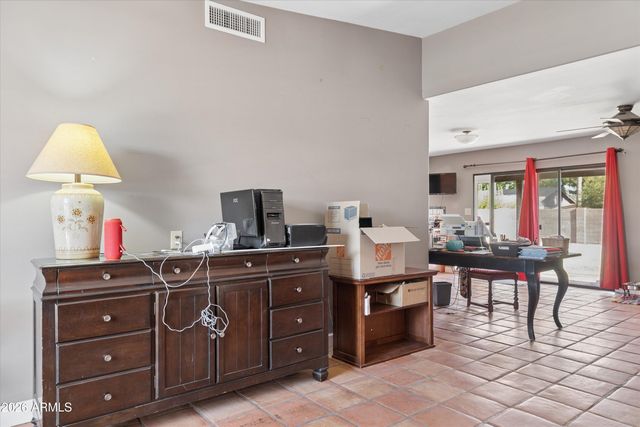 4921 E Winchcomb Drive, Scottsdale, AZ 85254