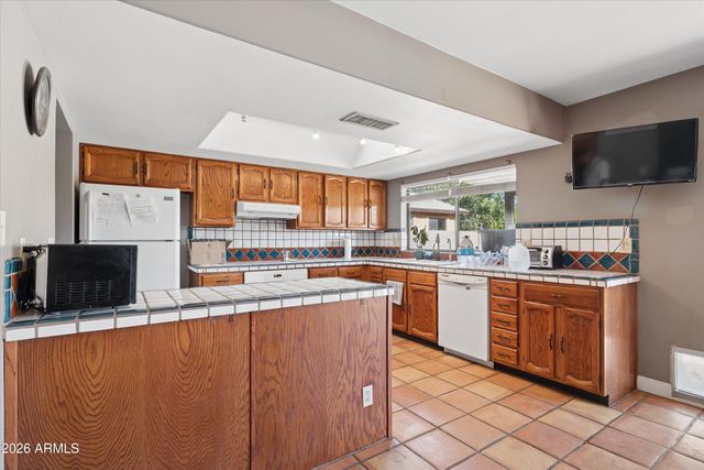 4921 E Winchcomb Drive, Scottsdale, AZ 85254