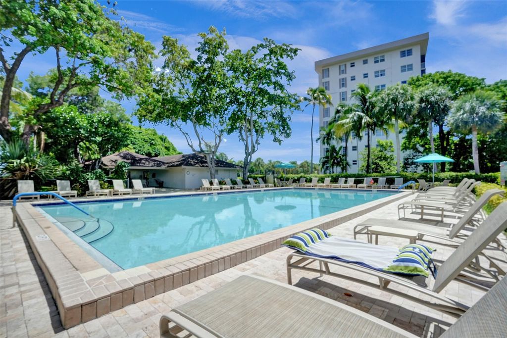 3250 N Palm Aire Dr 607, Pompano Beach, FL 33069
