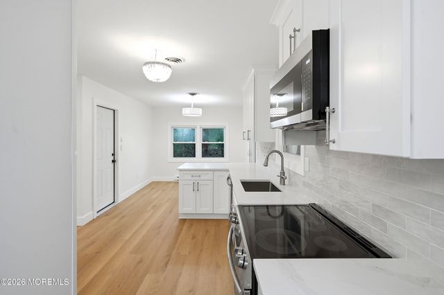 6 Orchard Drive, Whiting, NJ 08759