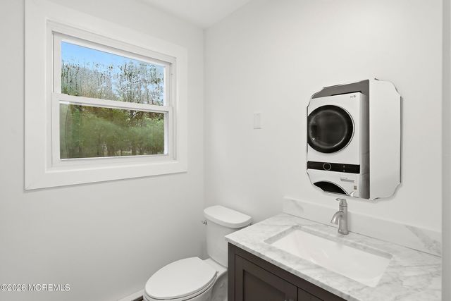 6 Orchard Drive, Whiting, NJ 08759