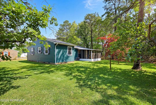 6 Orchard Drive, Whiting, NJ 08759