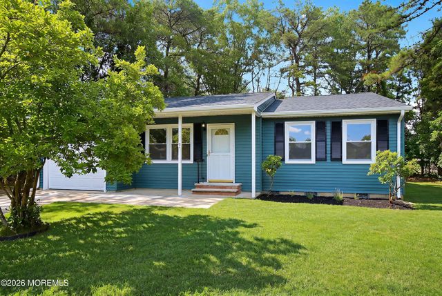 6 Orchard Drive, Whiting, NJ 08759