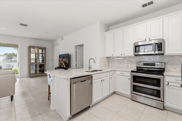 10518 EASTPARK WOODS DRIVE, Orlando, FL 32832