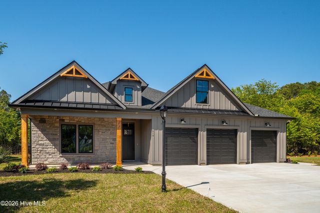 144 S Middleton Drive NW, Calabash, NC 28467