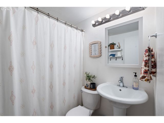12425 Sw 7TH St, Beaverton, OR 97005