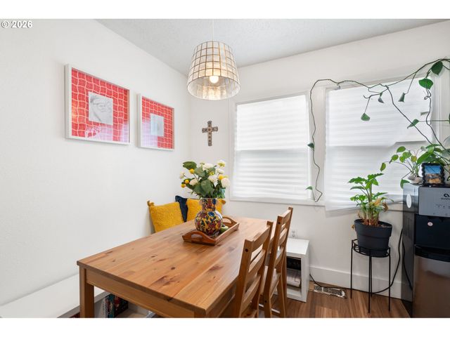 12425 Sw 7TH St, Beaverton, OR 97005