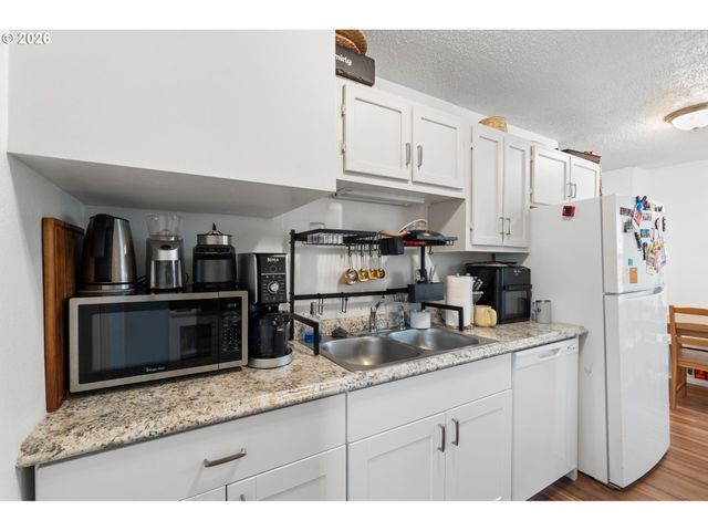12425 Sw 7TH St, Beaverton, OR 97005