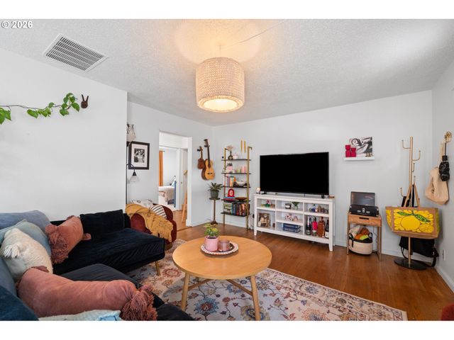 12425 Sw 7TH St, Beaverton, OR 97005