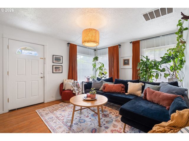 12425 Sw 7TH St, Beaverton, OR 97005