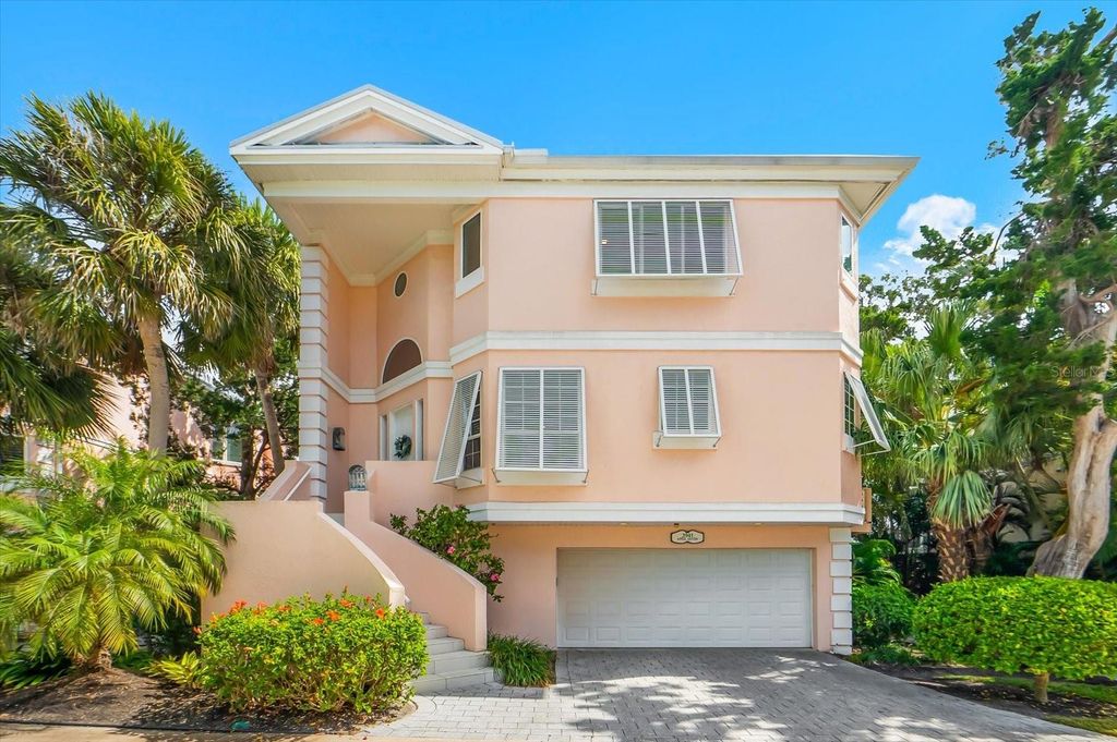 Image 2 of property listing at 3941 HAMILTON CLUB CIRCLE 9, Sarasota, FL 34242