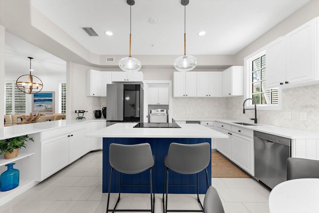 Image 12 of property listing at 3941 HAMILTON CLUB CIRCLE 9, Sarasota, FL 34242