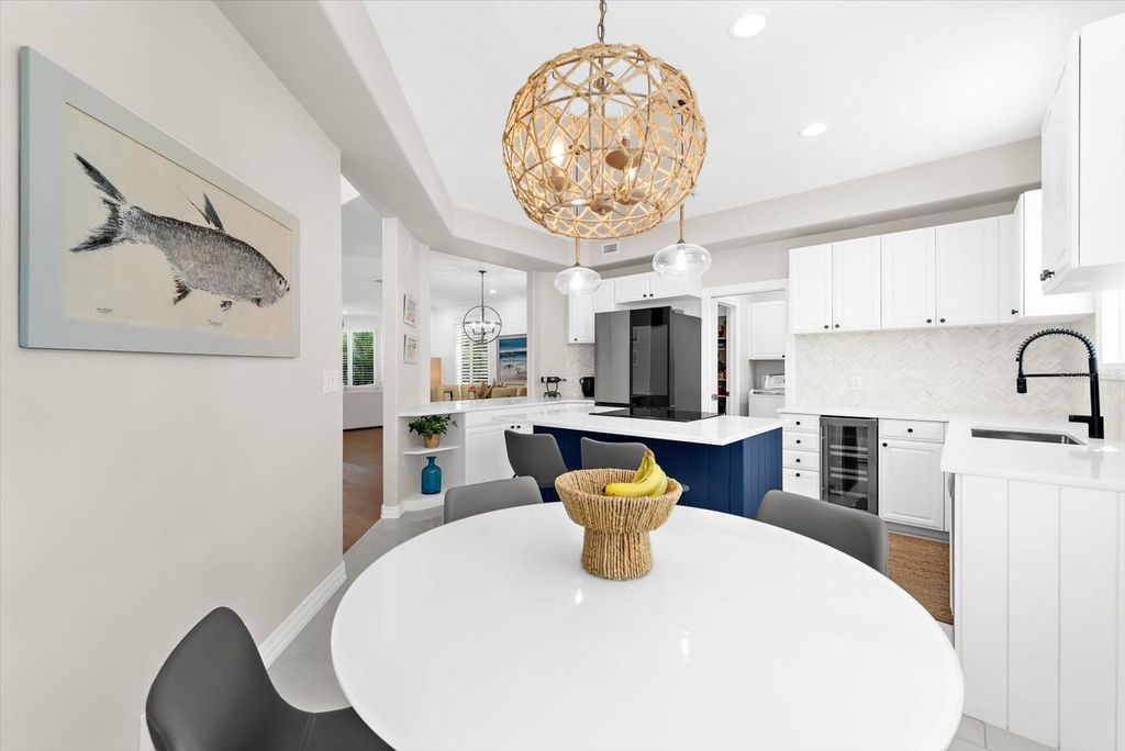 Image 15 of property listing at 3941 HAMILTON CLUB CIRCLE 9, Sarasota, FL 34242