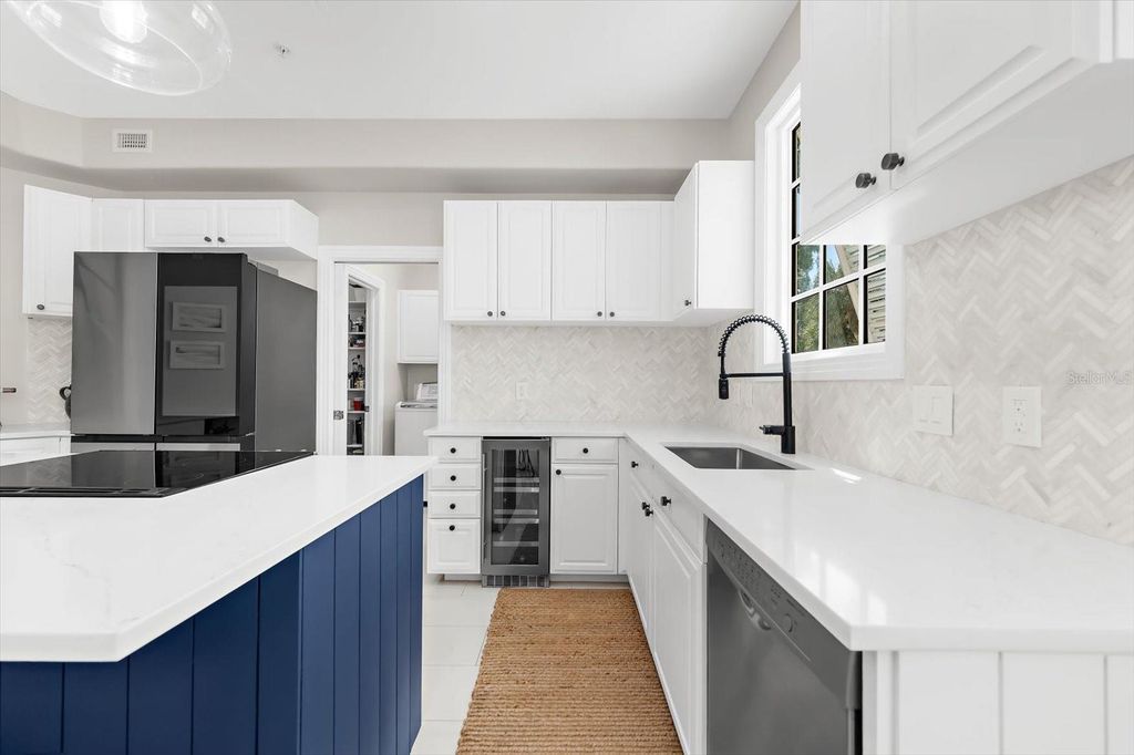 Image 16 of property listing at 3941 HAMILTON CLUB CIRCLE 9, Sarasota, FL 34242