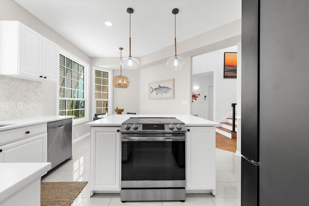 Image 17 of property listing at 3941 HAMILTON CLUB CIRCLE 9, Sarasota, FL 34242