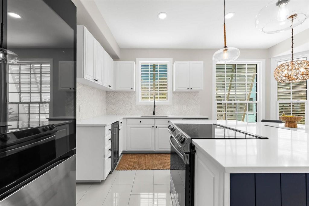 Image 18 of property listing at 3941 HAMILTON CLUB CIRCLE 9, Sarasota, FL 34242