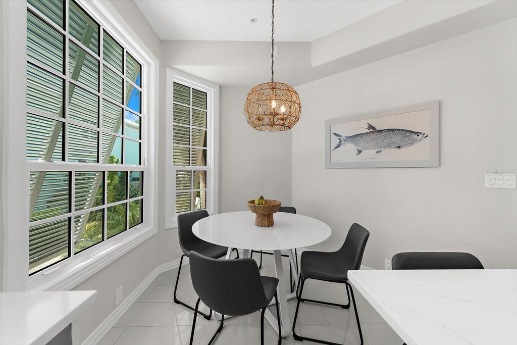 Image 19 of property listing at 3941 HAMILTON CLUB CIRCLE 9, Sarasota, FL 34242