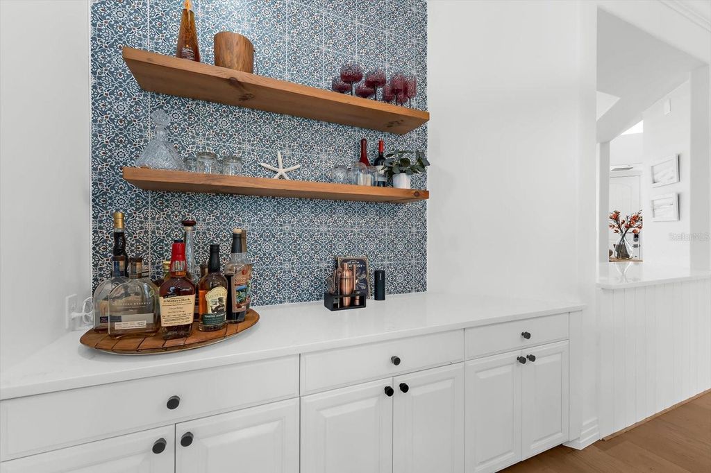 Image 25 of property listing at 3941 HAMILTON CLUB CIRCLE 9, Sarasota, FL 34242