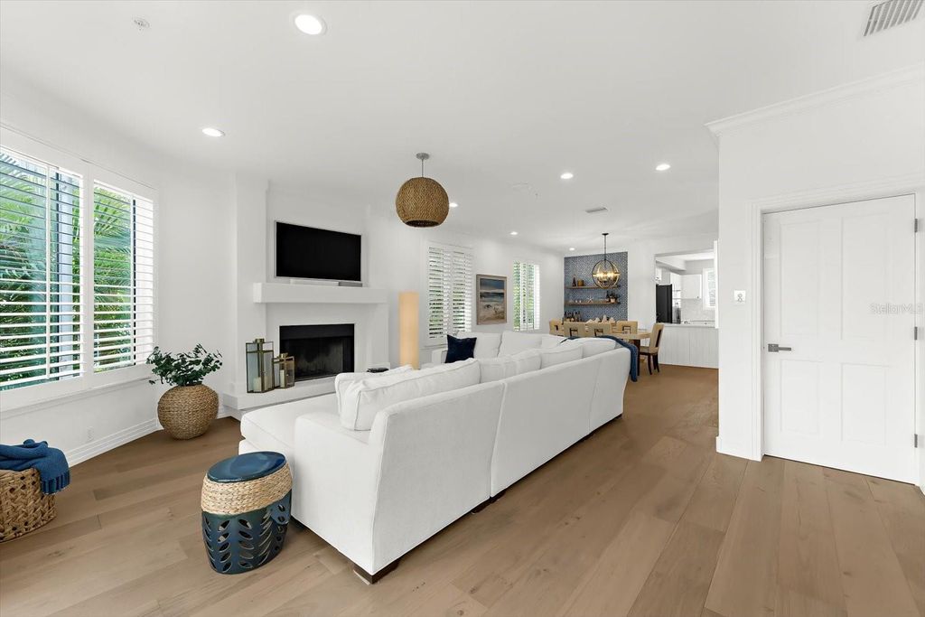 Image 30 of property listing at 3941 HAMILTON CLUB CIRCLE 9, Sarasota, FL 34242