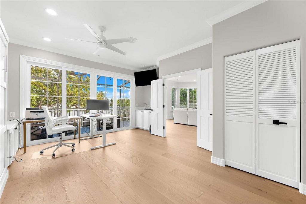 Image 37 of property listing at 3941 HAMILTON CLUB CIRCLE 9, Sarasota, FL 34242