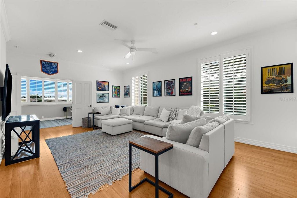 Image 42 of property listing at 3941 HAMILTON CLUB CIRCLE 9, Sarasota, FL 34242