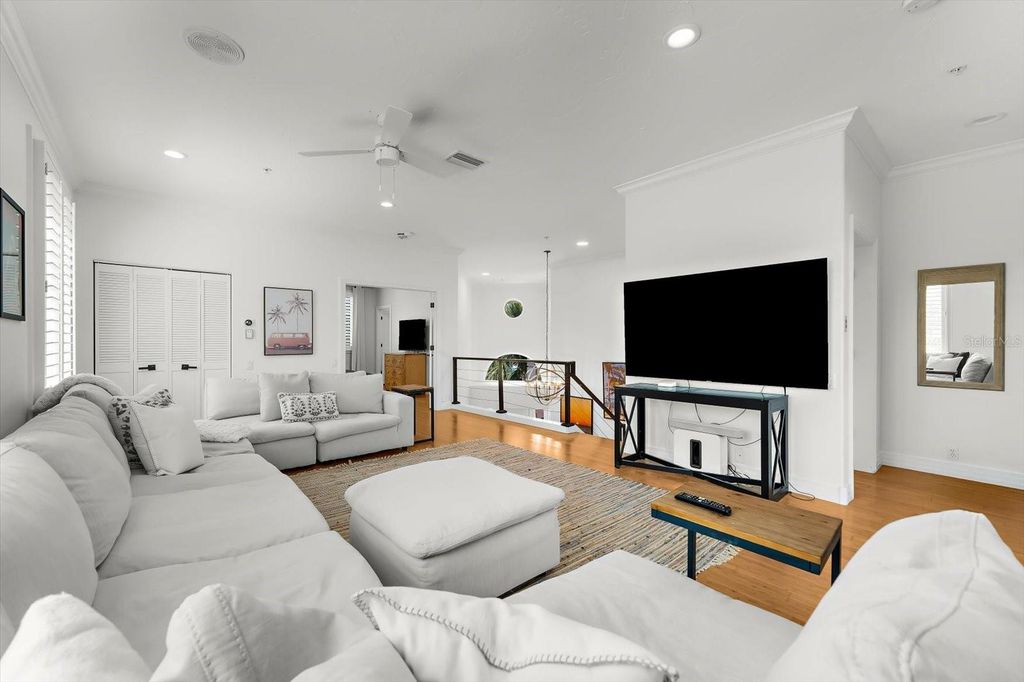 Image 44 of property listing at 3941 HAMILTON CLUB CIRCLE 9, Sarasota, FL 34242