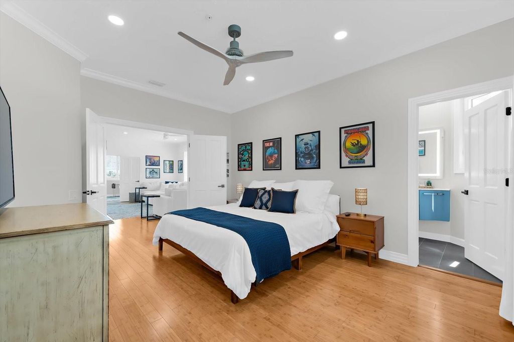 Image 46 of property listing at 3941 HAMILTON CLUB CIRCLE 9, Sarasota, FL 34242