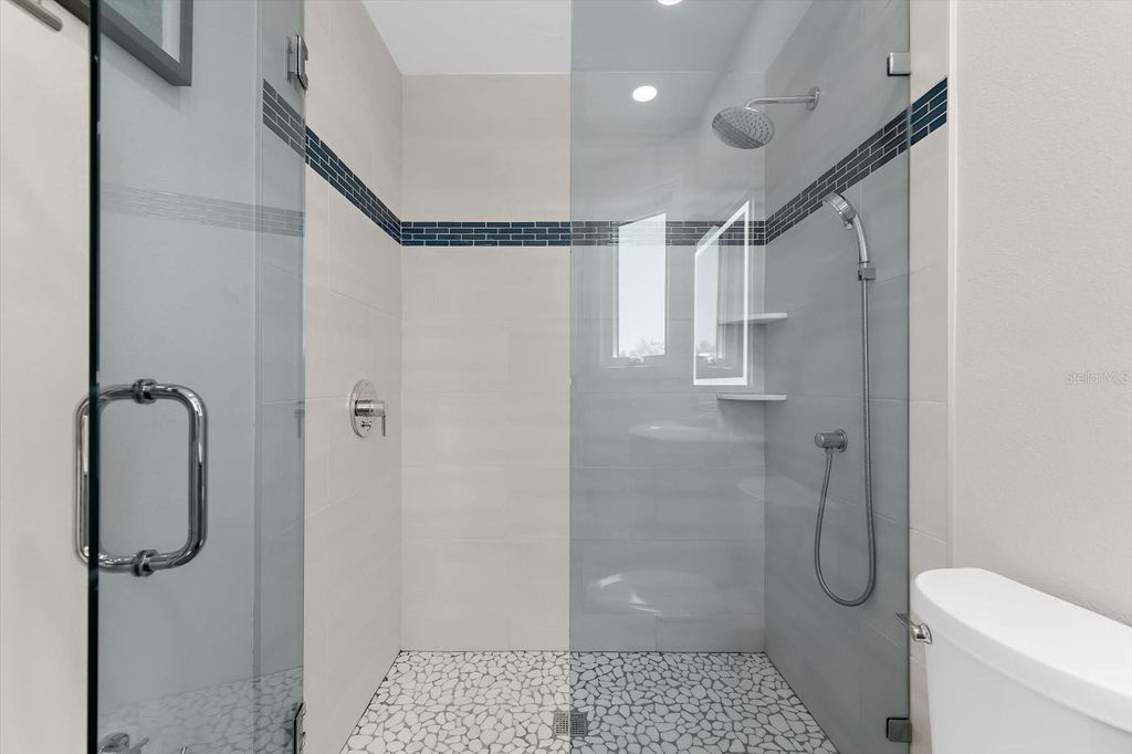 Image 49 of property listing at 3941 HAMILTON CLUB CIRCLE 9, Sarasota, FL 34242