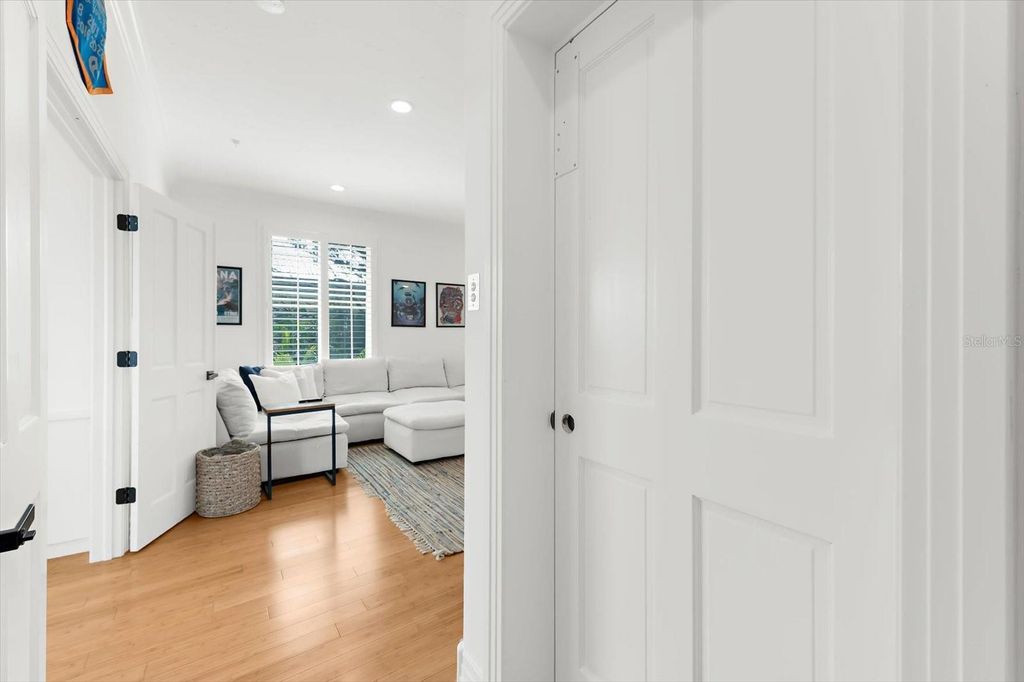 Image 50 of property listing at 3941 HAMILTON CLUB CIRCLE 9, Sarasota, FL 34242