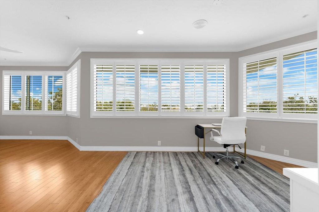 Image 52 of property listing at 3941 HAMILTON CLUB CIRCLE 9, Sarasota, FL 34242