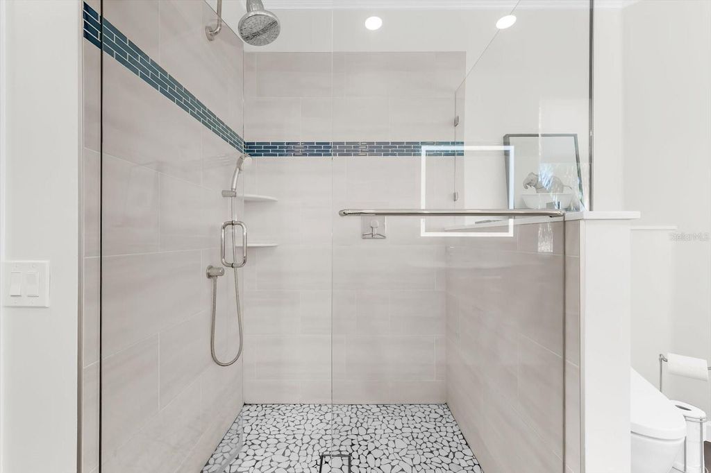 Image 57 of property listing at 3941 HAMILTON CLUB CIRCLE 9, Sarasota, FL 34242