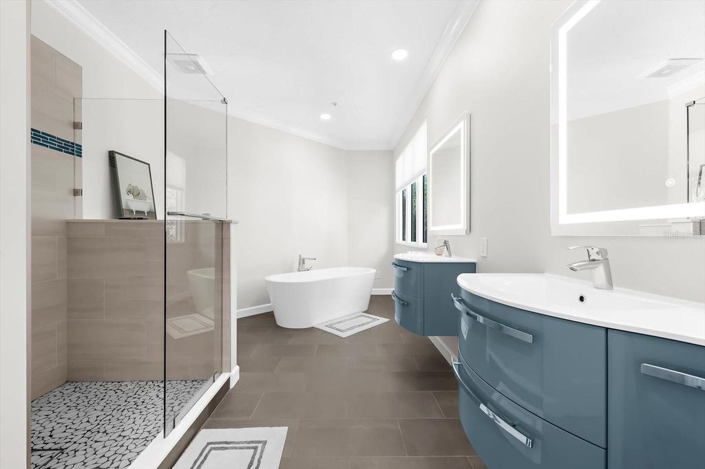 Image 60 of property listing at 3941 HAMILTON CLUB CIRCLE 9, Sarasota, FL 34242