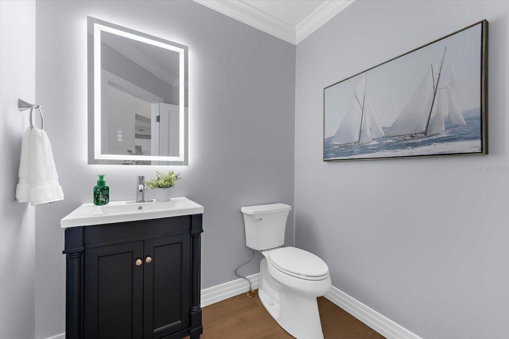 Image 7 of property listing at 3941 HAMILTON CLUB CIRCLE 9, Sarasota, FL 34242