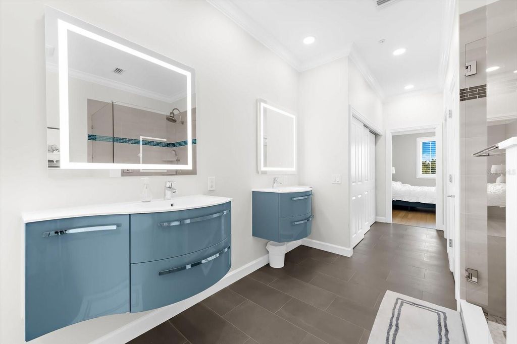 Image 64 of property listing at 3941 HAMILTON CLUB CIRCLE 9, Sarasota, FL 34242