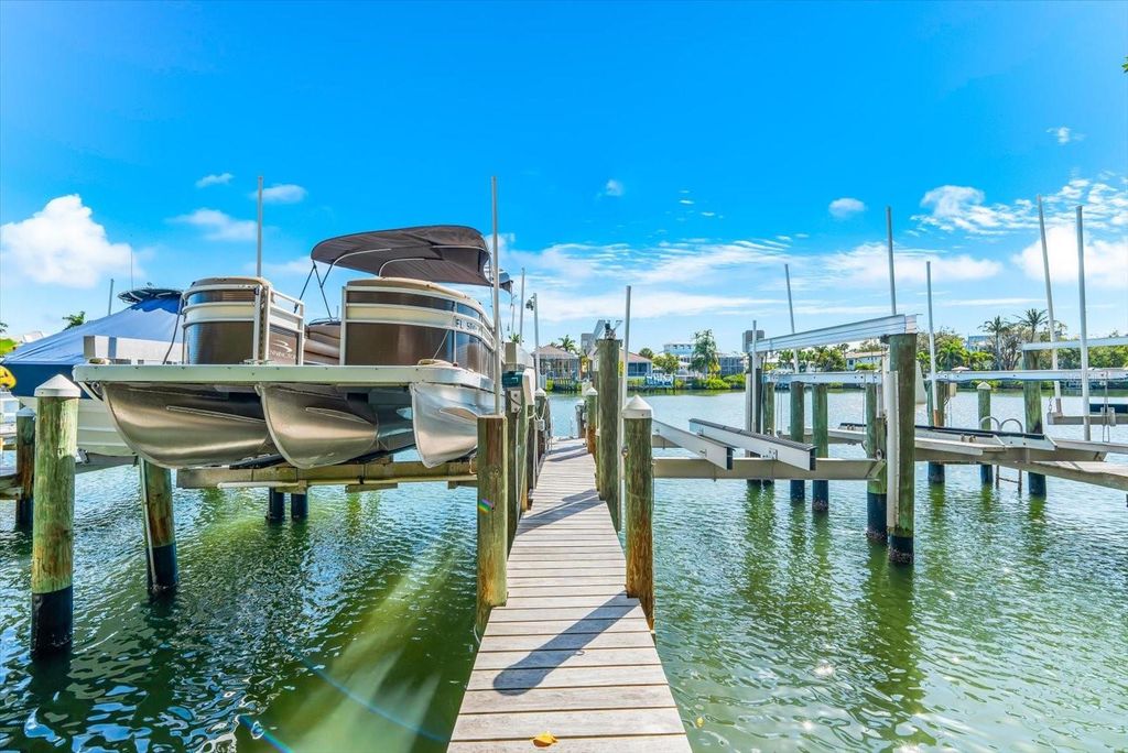 Image 73 of property listing at 3941 HAMILTON CLUB CIRCLE 9, Sarasota, FL 34242