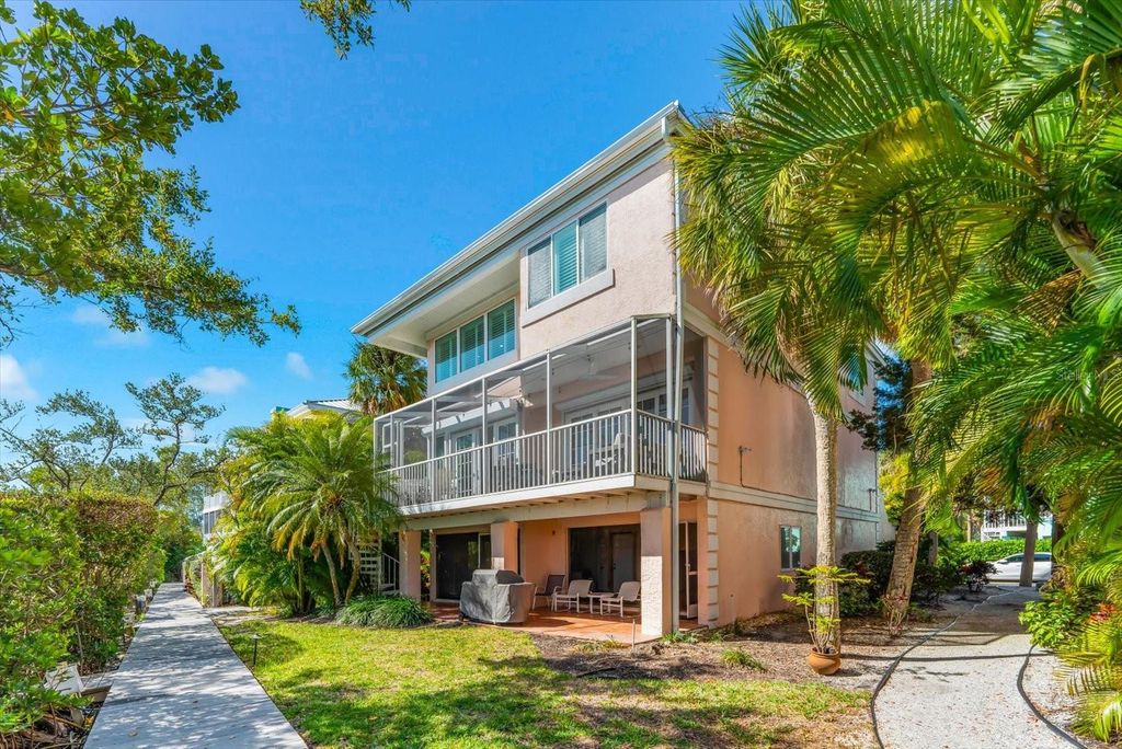 Image 75 of property listing at 3941 HAMILTON CLUB CIRCLE 9, Sarasota, FL 34242