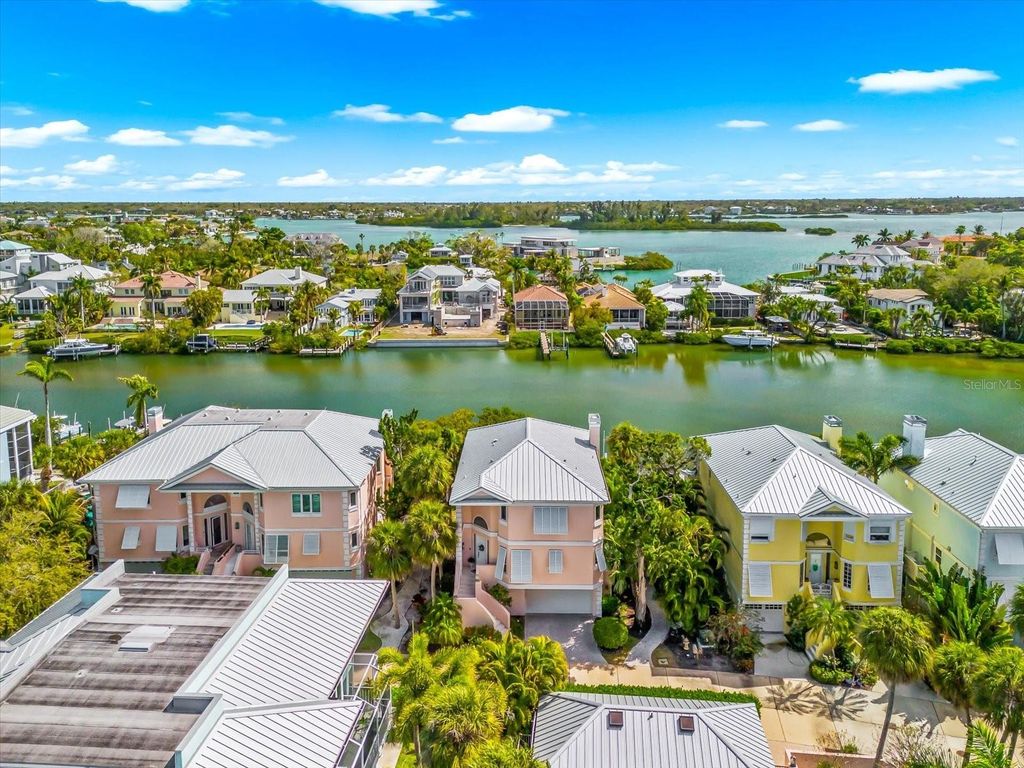 Image 81 of property listing at 3941 HAMILTON CLUB CIRCLE 9, Sarasota, FL 34242