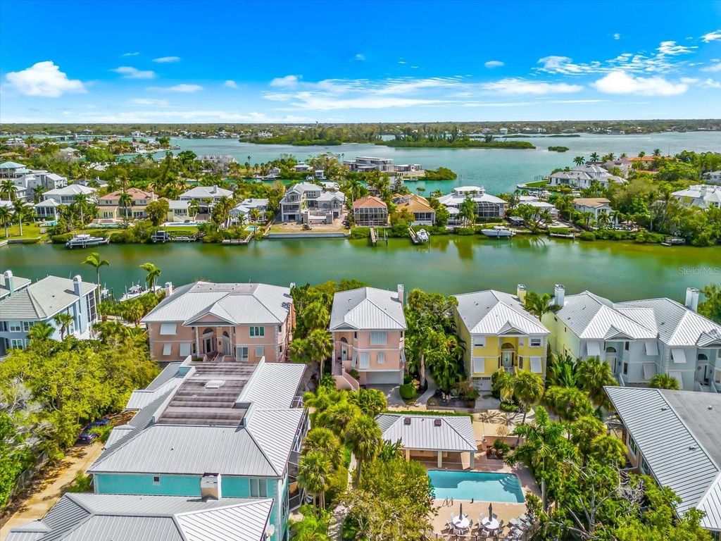 Image 82 of property listing at 3941 HAMILTON CLUB CIRCLE 9, Sarasota, FL 34242