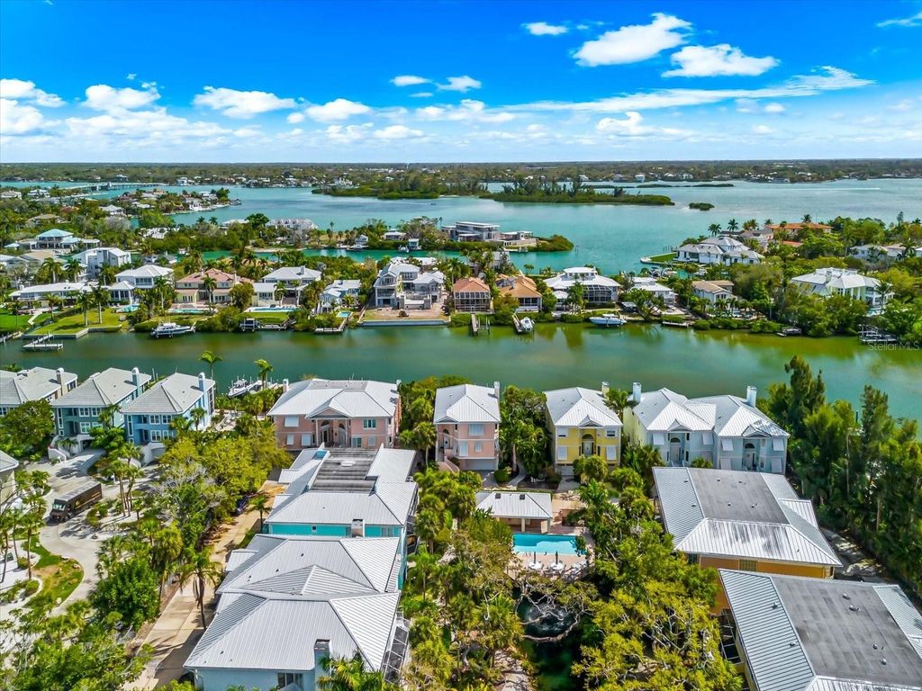 Image 83 of property listing at 3941 HAMILTON CLUB CIRCLE 9, Sarasota, FL 34242