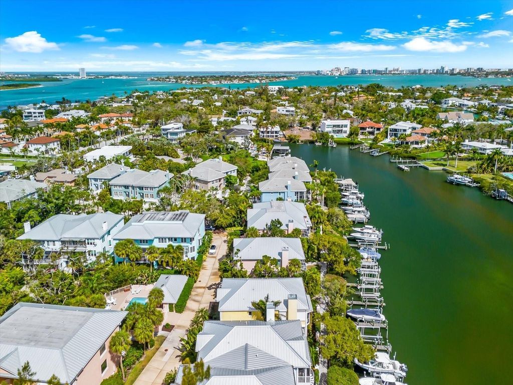 Image 85 of property listing at 3941 HAMILTON CLUB CIRCLE 9, Sarasota, FL 34242