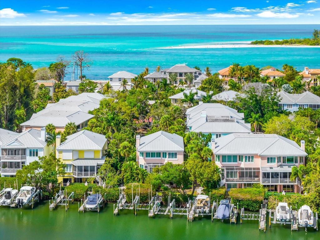 Image 87 of property listing at 3941 HAMILTON CLUB CIRCLE 9, Sarasota, FL 34242