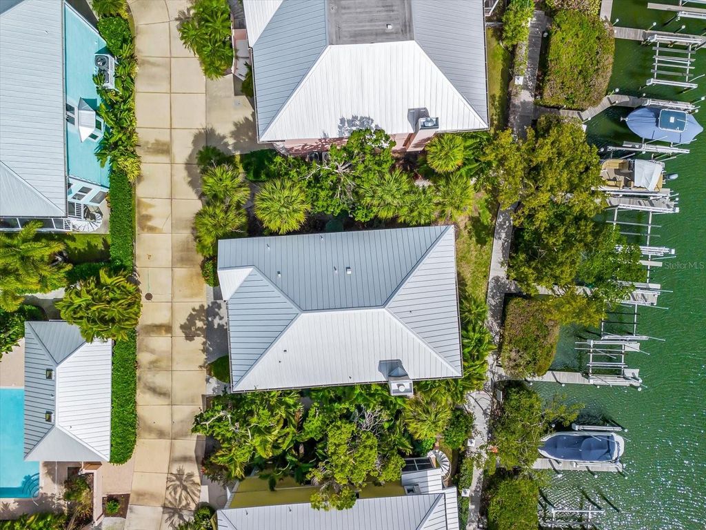 Image 91 of property listing at 3941 HAMILTON CLUB CIRCLE 9, Sarasota, FL 34242